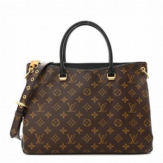 Louis Vuitton Shoulder bag