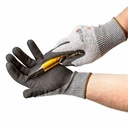 Cut resistant gloves